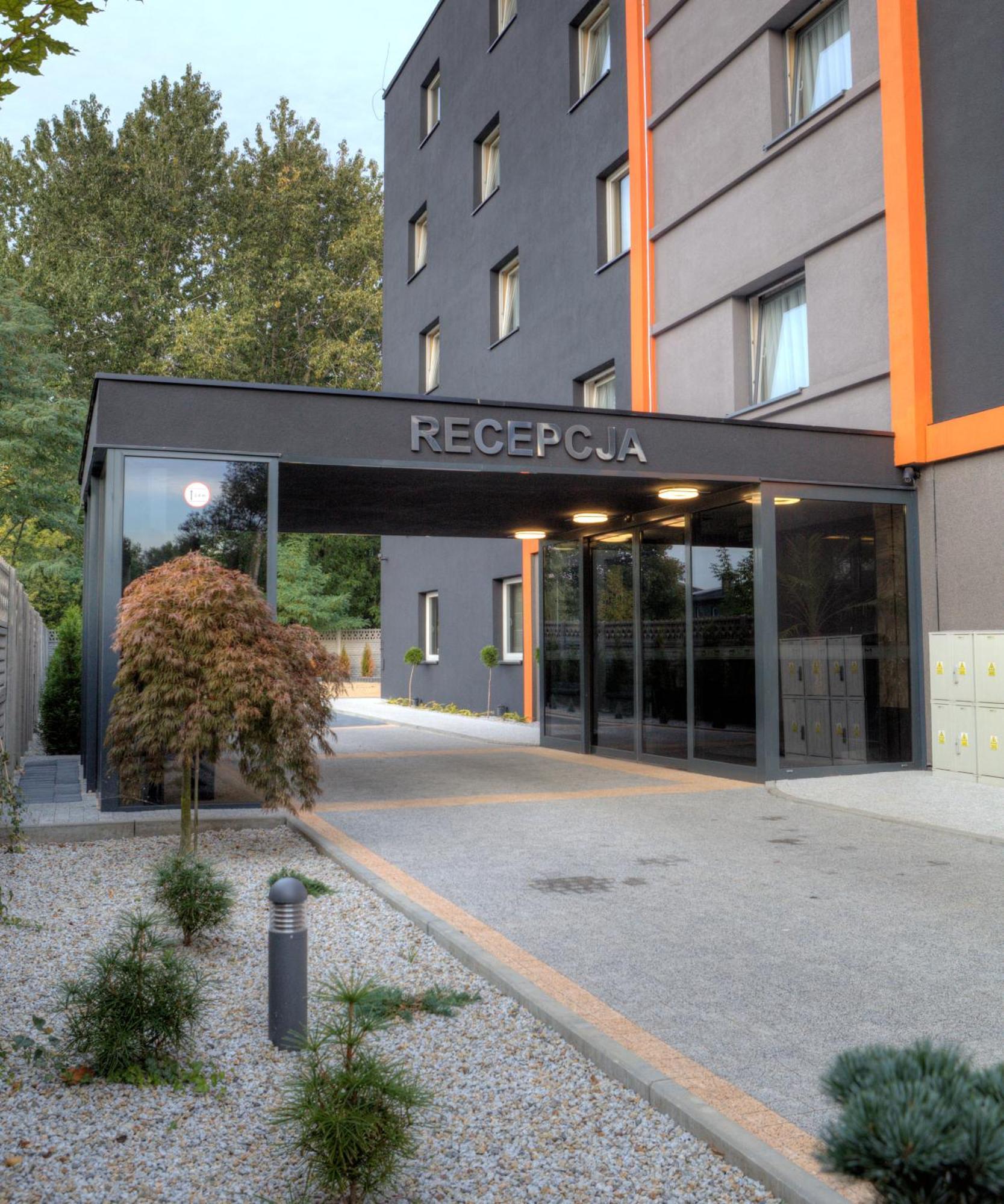 M Hotel سوسنوفييتس المظهر الخارجي الصورة