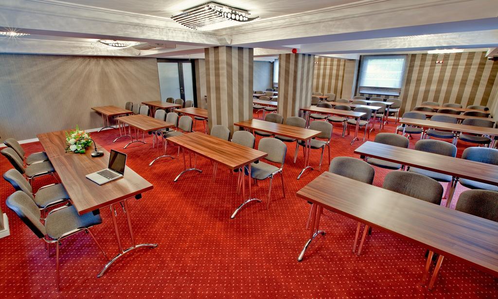 M Hotel سوسنوفييتس المظهر الخارجي الصورة