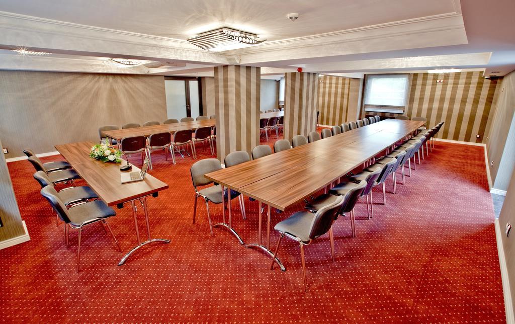 M Hotel سوسنوفييتس المظهر الخارجي الصورة