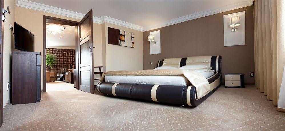 M Hotel سوسنوفييتس المظهر الخارجي الصورة